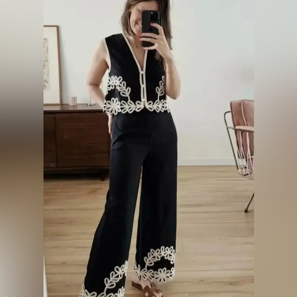 #362 BLACK AND WHITE VEST AND PANTS SET - Picture 1 of 3